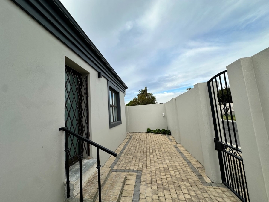 To Let 2 Bedroom Property for Rent in Sandown Western Cape